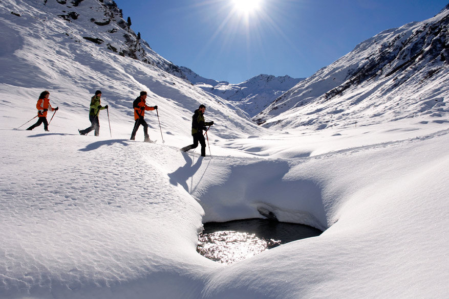 Sneeuwschoenwandelen is populaire activiteit in het skigebied Meran 2000. © Alto Adige Marketing/Laurin Moser