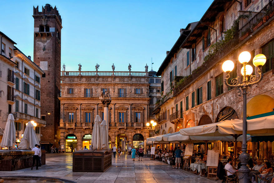 Verona: Piazza delle Erbe. © Joachim G. Pinkawa