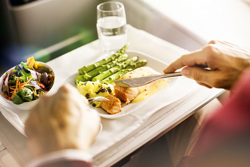 Eten in de lucht: 6 weetjes over vliegtuigmaaltijden