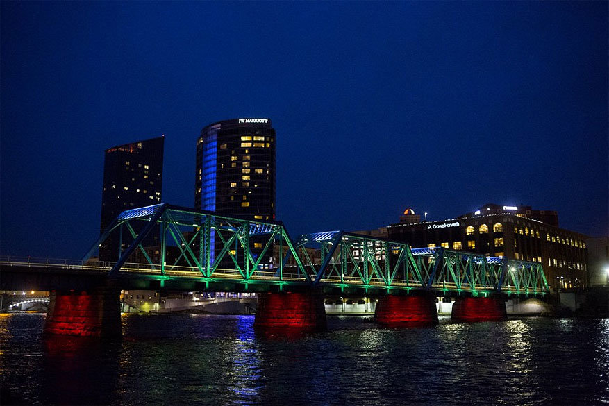 De Blue Bridge in Michigan, de Verenigde Staten © Nick Gonzales