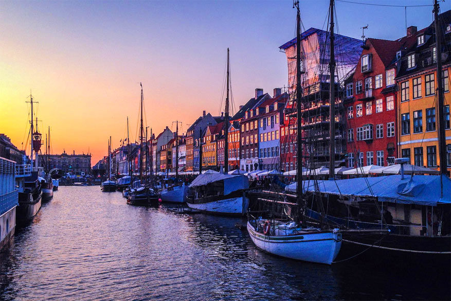 De haven Nyhavn in Kopenhagen