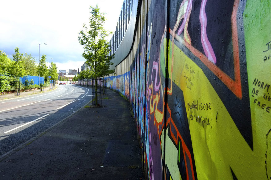 De Black Taxi Tour leidt je naar de mooiste muren in Belfast