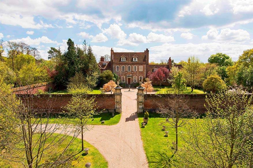 Downton Abbey: Byfleet Manor in Surrey