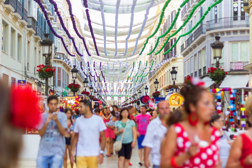 Ferias in Spanje: de straten in de Spaanse feeststeden worden rijkelijk versierd
