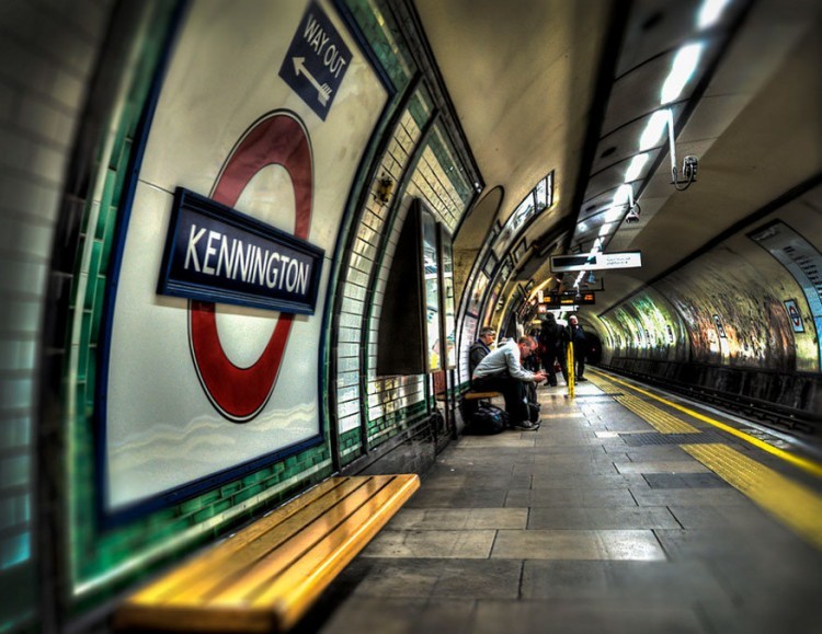Kennington Station in Londen, Verenigd Koninkrijk: geopend en 18 december 1890 en daardoor deel van Londens eerste ondergrondse metrolijn. In vergelijking met andere stations van diezelfde lijn, heeft deze halte weinig geleden onder de tand des tijds. Het is daarom ook de enige halte die zo goed als origineel bewaard bleef. © Mark Shoesmith