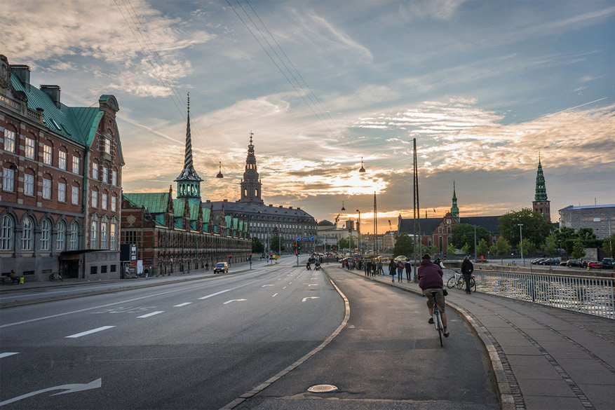 Kopenhagen ontdek je het best met de fiets. © Christian Dangaes