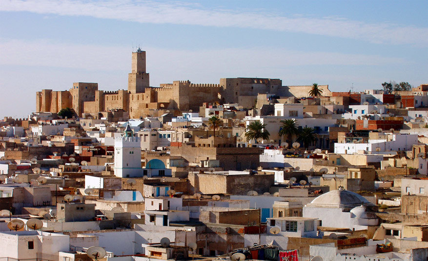 De toren van de citadelle valt op in de skyline van Sousse