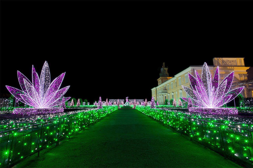Zien: de feestelijk verlichte tuinen van paleis Wilanow in Warschau