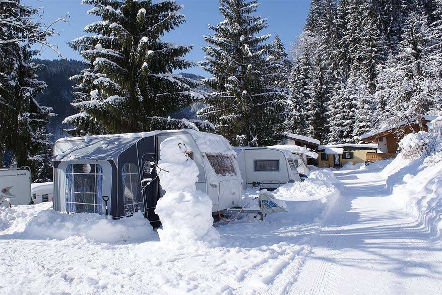 Winterkamperen: met de caravan op wintersport