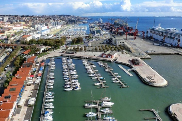 Lissabon, Portugal: de haven van Lissabon is een van de meest vooraanstaande havens van Europa omwille van haar rijke cultuur, kunst, internationale handel en bloeiend toerisme. De stad is ook erg veelzijdig. Sommige delen doen je denken aan Parijs, in andere waan je je dan weer in het heuvelachtige San Francisco. Zeker bezoeken: de Belémtoren aan de monding van de Taag. © Pixabay