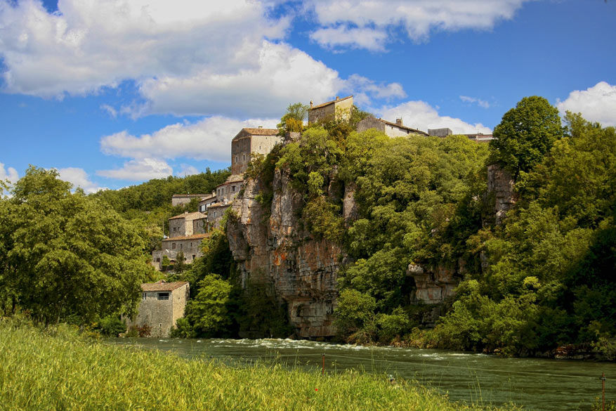In de Ardèche in Frankrijk wonen maar 50 mensen per km² waardoor verloren dorpen makkelijk te vinden zijn.
