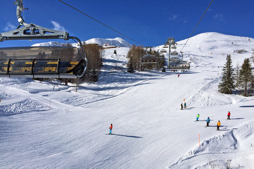 Brede pistes maken het skiën uitstekend voor jong en oud! © Bruno Loockx 