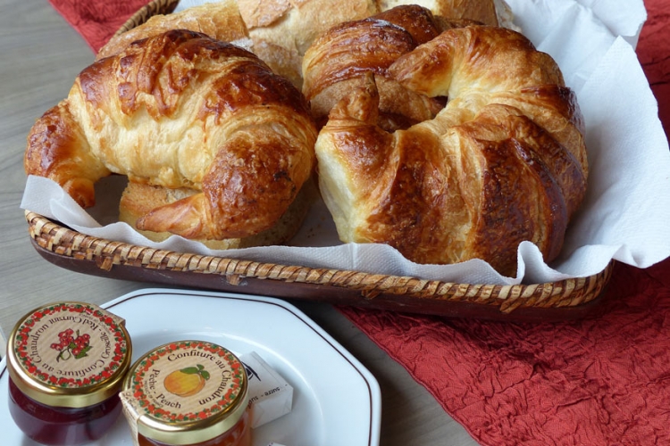 8. Frankrijk: croissants! Met of zonder chocolade, amandelen, extra boter of crème, alles kan! Ook een Franse baguette staat dagelijks op het menu. © Pixabay