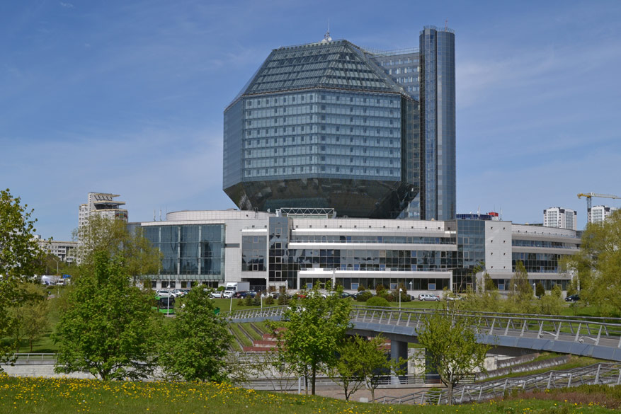 Even buiten het centrum staat deze architecturale diamant: de Nationale Bibliotheek van Wit-Rusland.