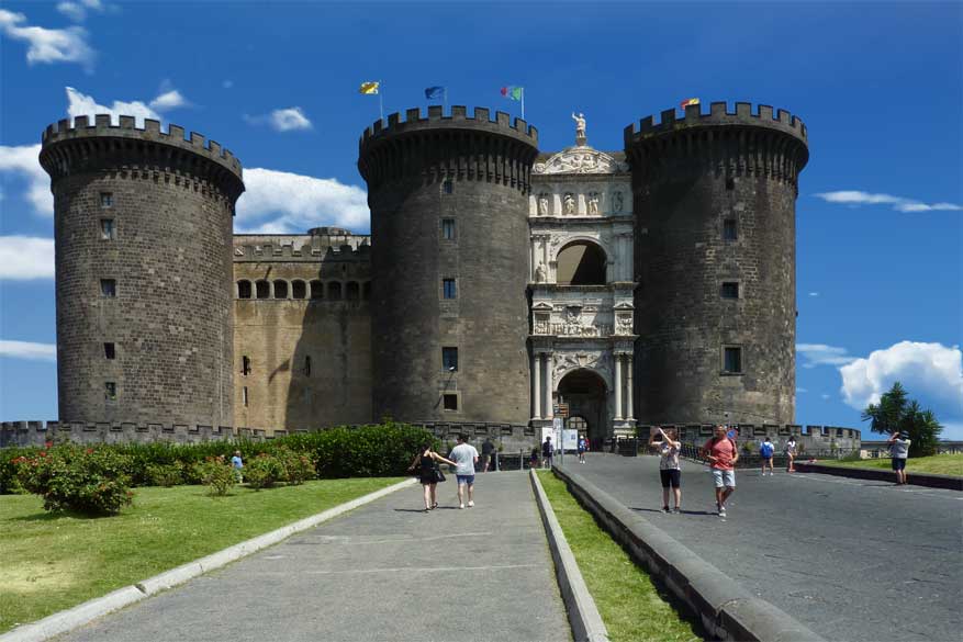 talie Napels Castel Nuovo