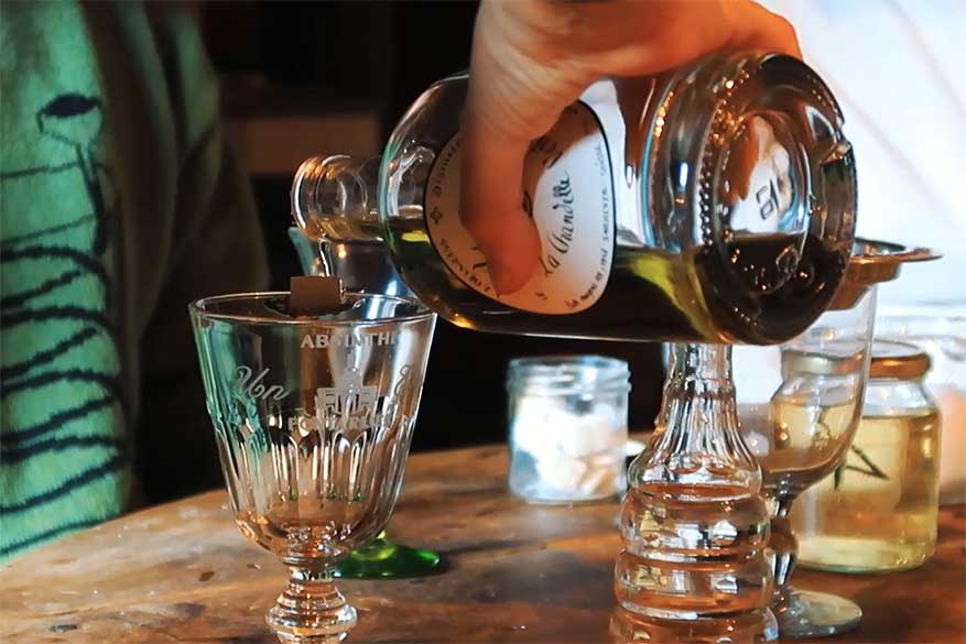 Edelweiss Distillerie onthult geheimen van de Zwitserse absint